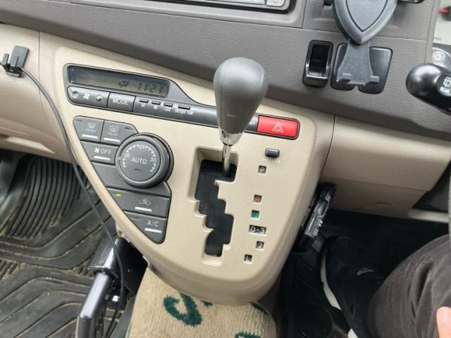 TOYOTA ISIS 2005 Image 31