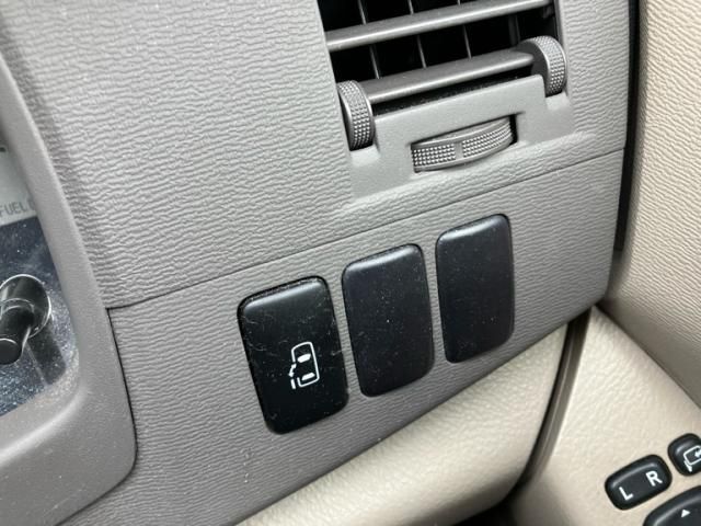 TOYOTA ISIS 2005 Image 31