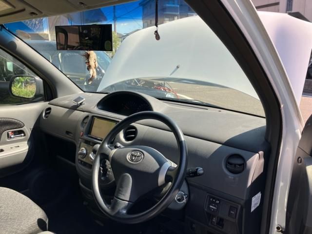 TOYOTA SIENTA 2012 Image 31