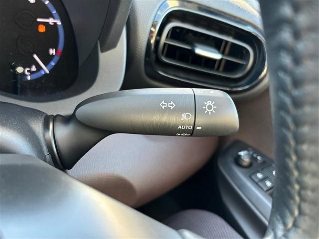 TOYOTA YARIS CROSS HYBRID 2022 Image 31