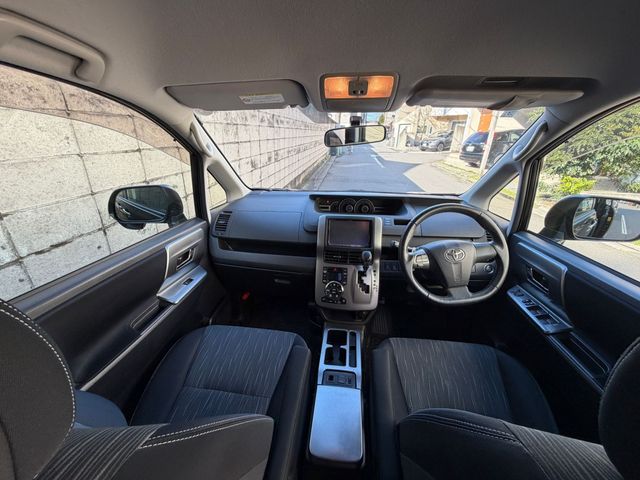 TOYOTA VOXY 4WD 2012 Image 31