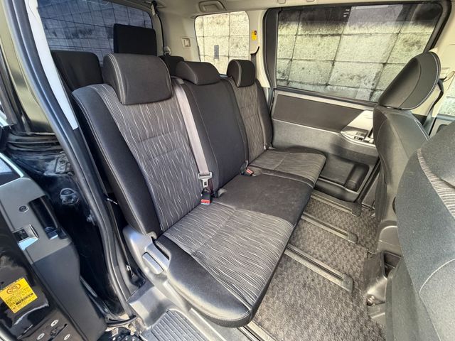 TOYOTA VOXY 4WD 2012 Image 31