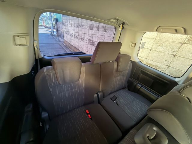 TOYOTA VOXY 4WD 2012 Image 31