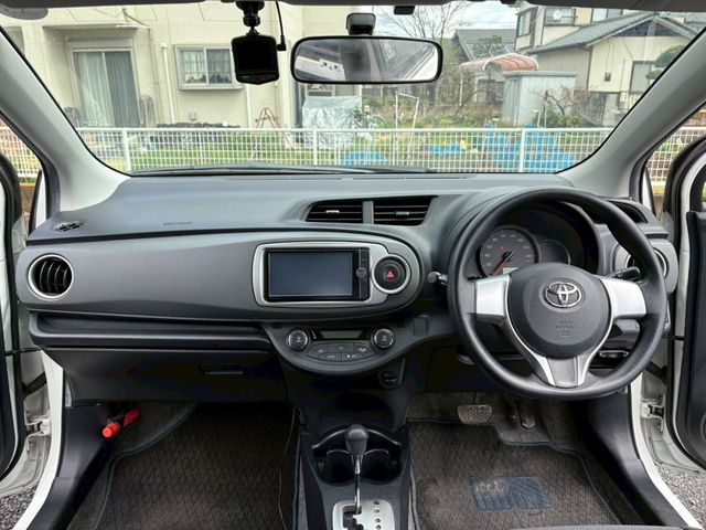TOYOTA VITZ 2012 Image 31
