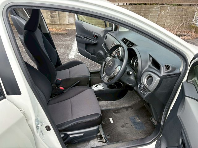 TOYOTA VITZ 2012 Image 31