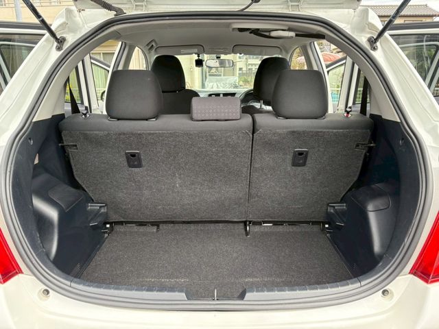 TOYOTA VITZ 2012 Image 31