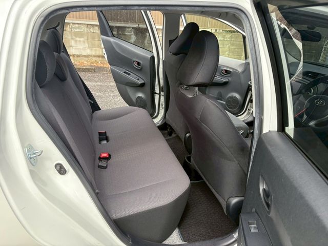 TOYOTA VITZ 2012 Image 31