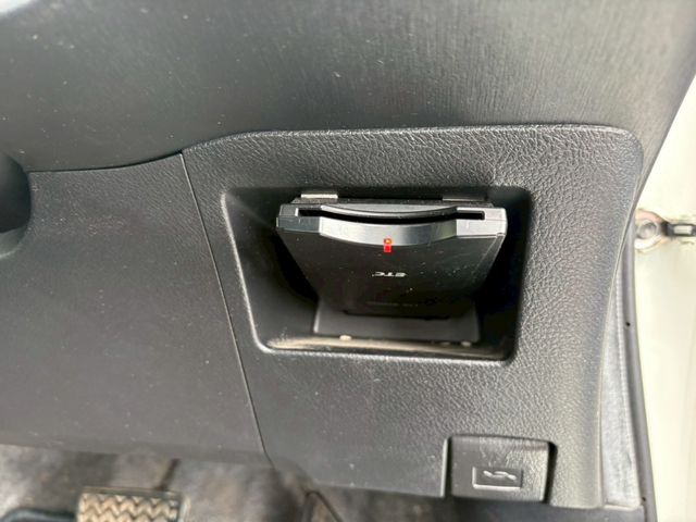 TOYOTA VITZ 2012 Image 31