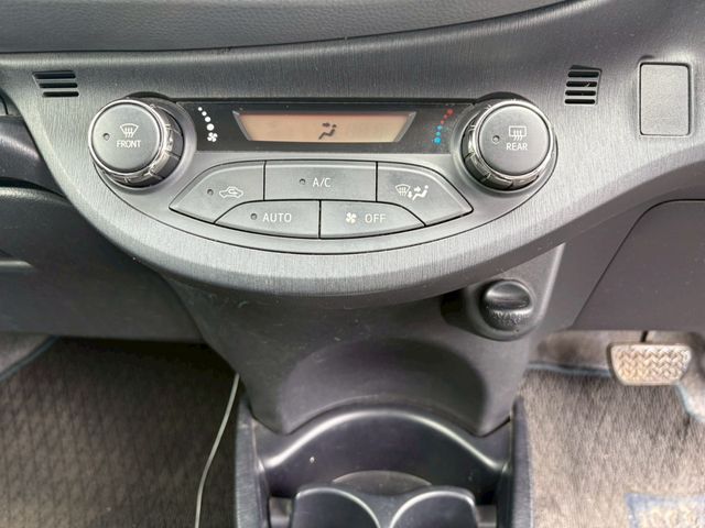 TOYOTA VITZ 2012 Image 31