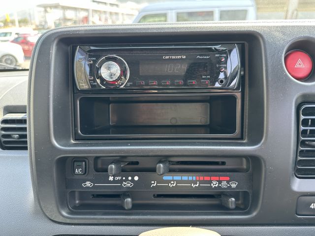 DAIHATSU HIJET CARGO 4WD 2014 Image 31