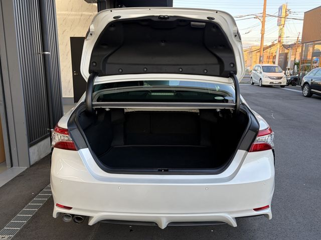 TOYOTA CAMRY HYBRID 2018 Image 31