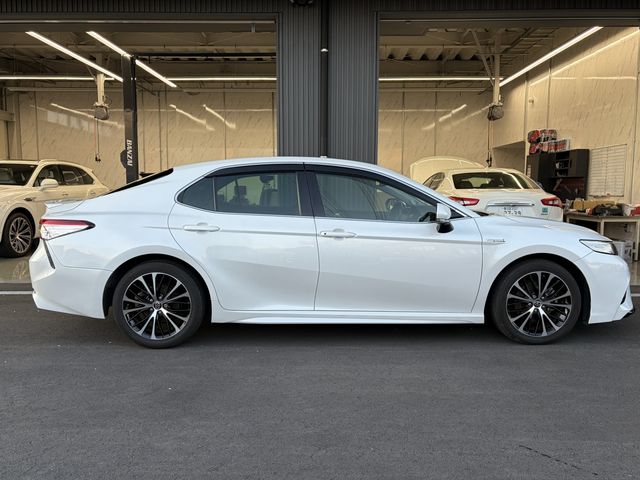 TOYOTA CAMRY HYBRID 2018 Image 31