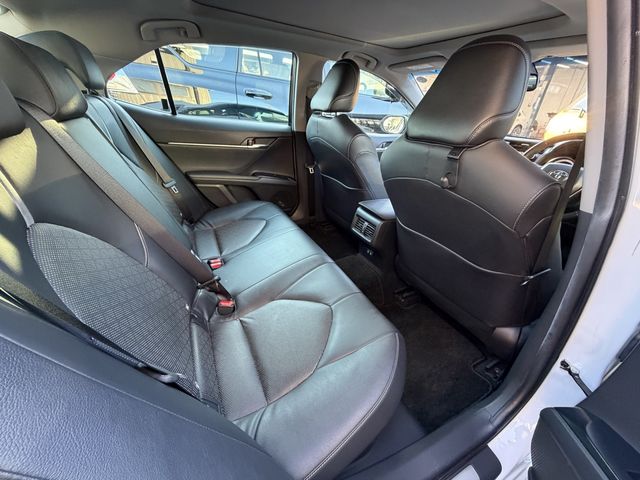 TOYOTA CAMRY HYBRID 2018 Image 31