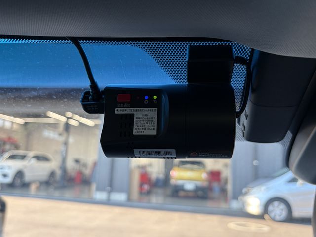 TOYOTA CAMRY HYBRID 2018 Image 31