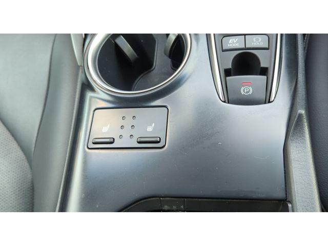 TOYOTA CAMRY HYBRID 2018 Image 31