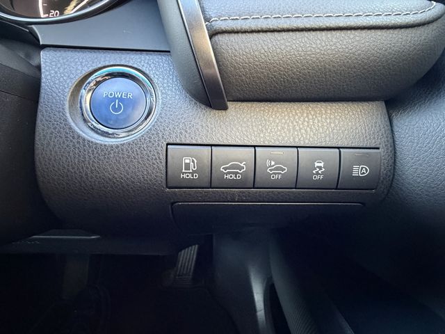 TOYOTA CAMRY HYBRID 2018 Image 31