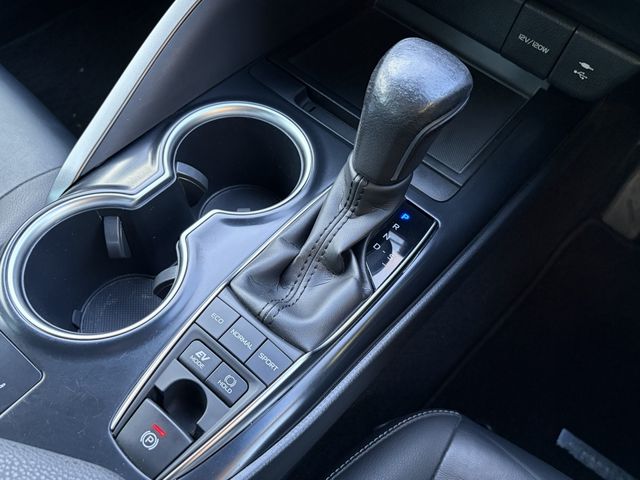 TOYOTA CAMRY HYBRID 2018 Image 31