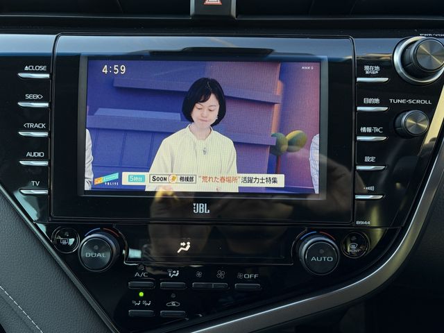 TOYOTA CAMRY HYBRID 2018 Image 31