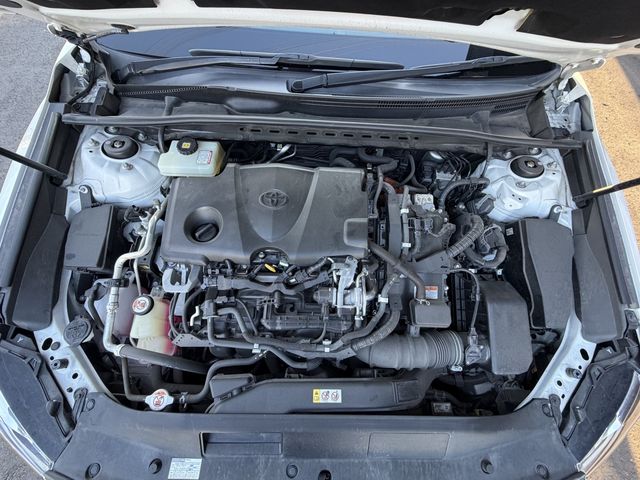 TOYOTA CAMRY HYBRID 2018 Image 31