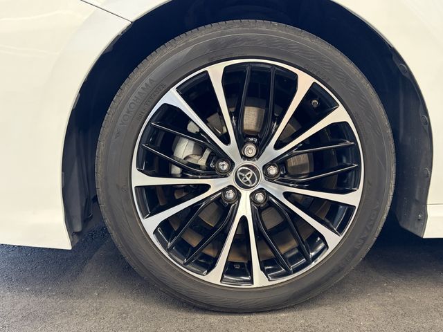 TOYOTA CAMRY HYBRID 2018 Image 31