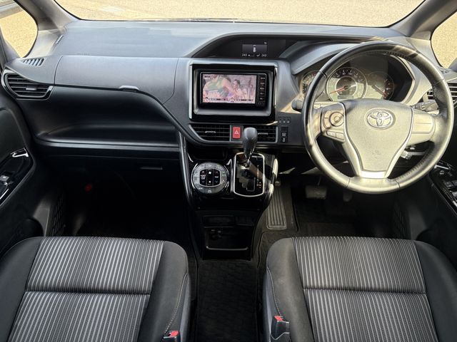 TOYOTA NOAH 2017 Image 31