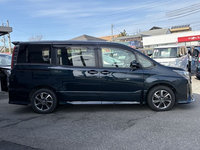 TOYOTA NOAH 2017 Image 31