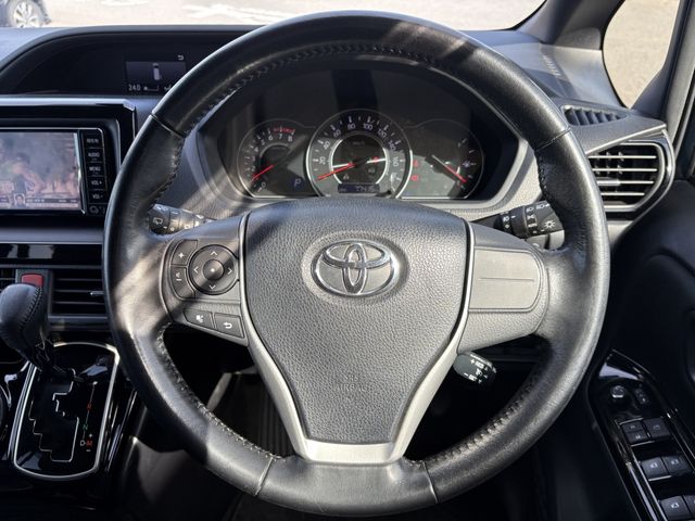 TOYOTA NOAH 2017 Image 31