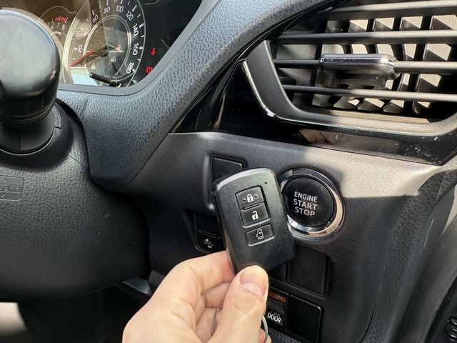 TOYOTA NOAH 2017 Image 31