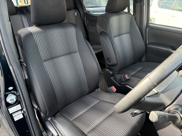 TOYOTA NOAH 2017 Image 31