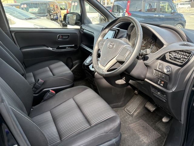 TOYOTA NOAH 2017 Image 31