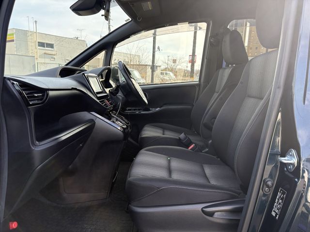 TOYOTA NOAH 2017 Image 31