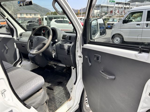 DAIHATSU HIJET CARGO 4WD 2015 Image 31